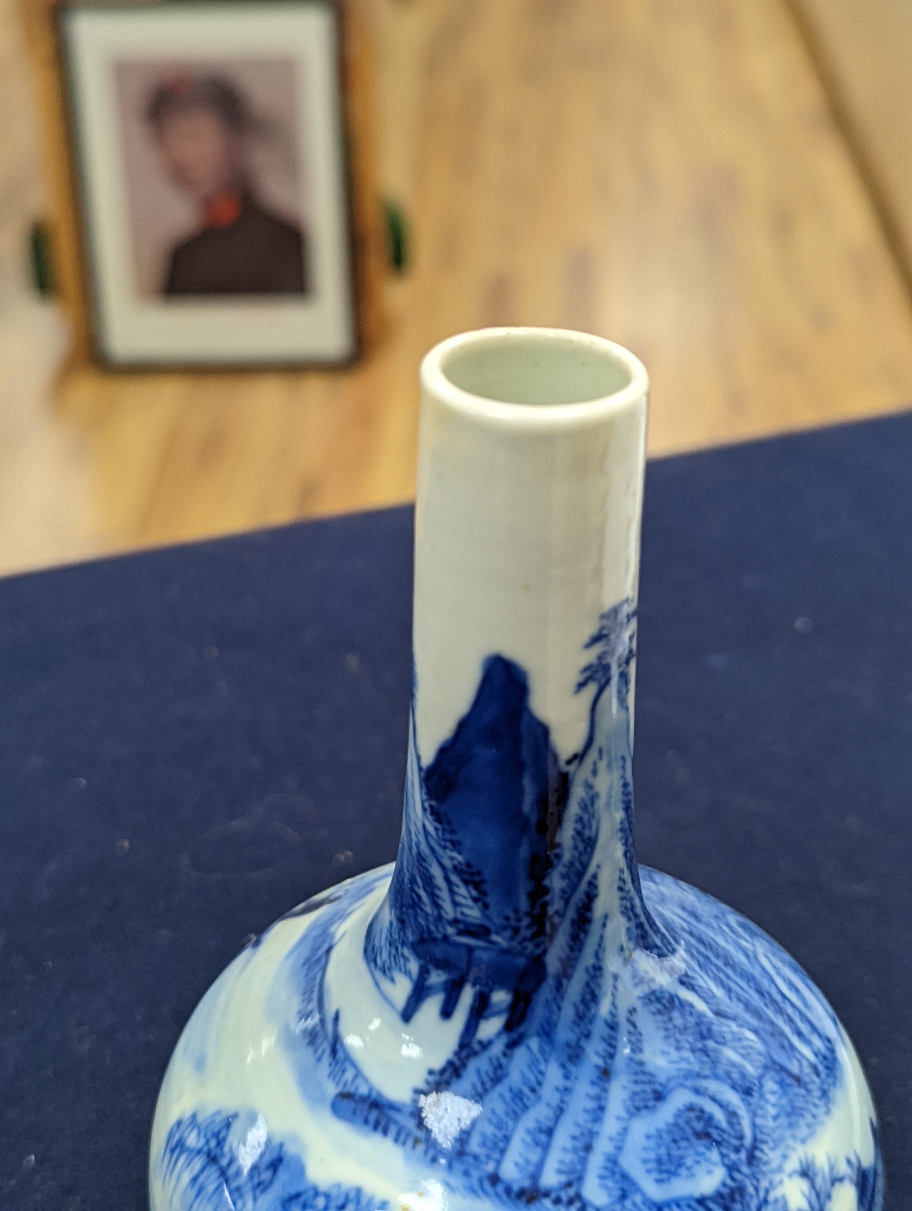 Chinese blue and white bottle vase 16cm
